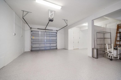 One or more photo(s) has been virtually staged. Experience