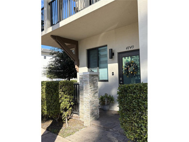 Stunning corner 4-story Townhome at URBANA with view of Paseo