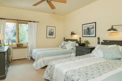 Rarely offered 2BD/2.5BA Summit II penthouse condo features