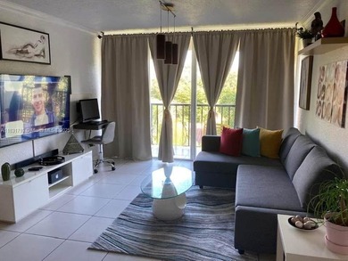 Discover this 2-bedroom, 1-bathroom apartment on the 4th floor