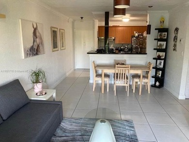 Discover this 2-bedroom, 1-bathroom apartment on the 4th floor