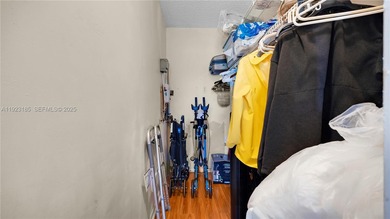 Beautiful 2 bedroom, 1.5 bath 2nd floor apartment in the highly