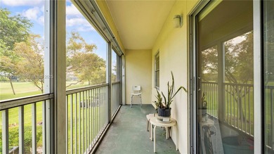 Beautiful 2 bedroom, 1.5 bath 2nd floor apartment in the highly