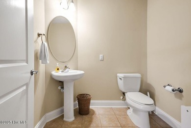 CORNER UNIT WITH EXTRA WINDOWS + WATERWAY VIEWS! This 1-bedroom