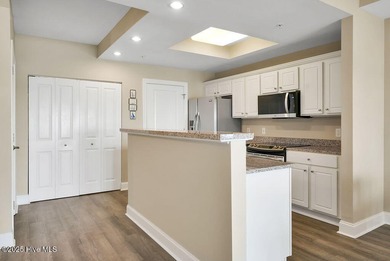 CORNER UNIT WITH EXTRA WINDOWS + WATERWAY VIEWS! This 1-bedroom