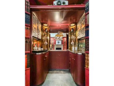 This architecturally significant Gold Coast penthouse offers 7