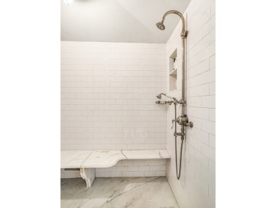 This architecturally significant Gold Coast penthouse offers 7