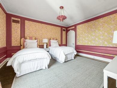 This architecturally significant Gold Coast penthouse offers 7