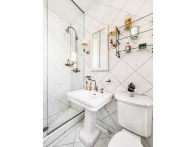 This architecturally significant Gold Coast penthouse offers 7