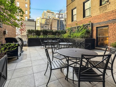 This architecturally significant Gold Coast penthouse offers 7