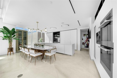 Palatial 4,495 square foot 4 Bed / 4.5 Bath penthouse at