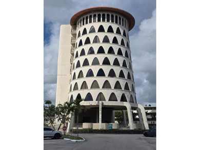 Beautiful 2-bedroom, 2-bath condo in the highly desirable Jade