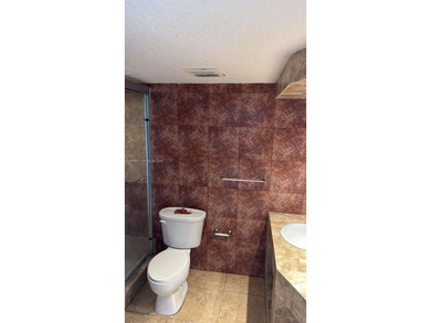 Beautiful 2-bedroom, 2-bath condo in the highly desirable Jade