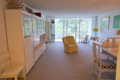 Large unit 3 bedroom and 2 bathrooms on 4th-floor corner condo