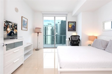 Beautiful corner residence at Axis on Brickell with unobstructed