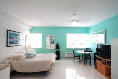 Cozy studio located in a very quiet area of mid-beach.  Views of