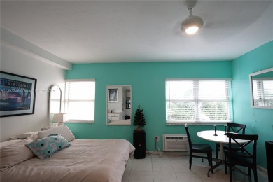 Cozy studio located in a very quiet area of mid-beach.  Views of