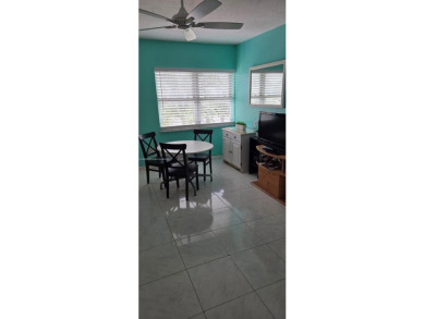 Cozy studio located in a very quiet area of mid-beach.  Views of