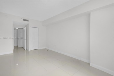 DOWNTOWN HOLLYWOOD GEM - MINUTES TO THE BEACH.  Step into this