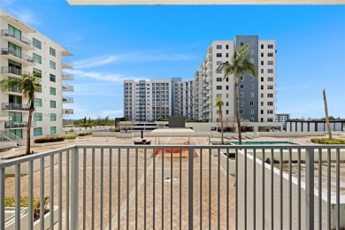 DOWNTOWN HOLLYWOOD GEM - MINUTES TO THE BEACH.  Step into this