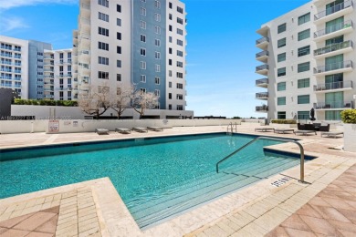 DOWNTOWN HOLLYWOOD GEM - MINUTES TO THE BEACH.  Step into this