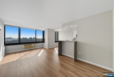 FULLY RENOVATED SPACIOUS UNIT WITH MANHATTAN AND HUDSON RIVER