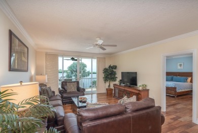 Beautiful 2 bed, 2 bath condo Bay Harbour in Islamorada. This