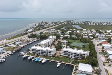Beautiful 2 bed, 2 bath condo Bay Harbour in Islamorada. This