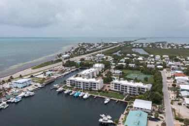 Beautiful 2 bed, 2 bath condo Bay Harbour in Islamorada. This