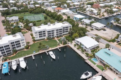 Beautiful 2 bed, 2 bath condo Bay Harbour in Islamorada. This