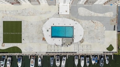 Nice renovated studio with water views, in the heart of Sunnny