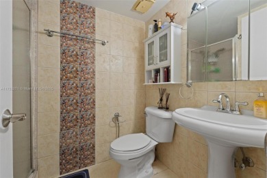 Modern 2-Bedroom / 2-Bathroom Apartment with Stunning Lake View