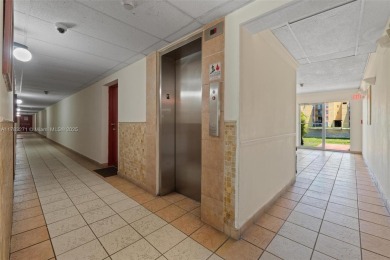 Modern 2-Bedroom / 2-Bathroom Apartment with Stunning Lake View