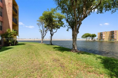 Modern 2-Bedroom / 2-Bathroom Apartment with Stunning Lake View