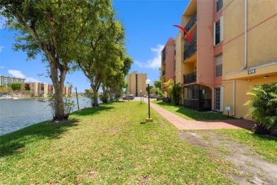 Modern 2-Bedroom / 2-Bathroom Apartment with Stunning Lake View