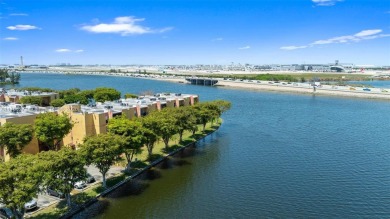 Modern 2-Bedroom / 2-Bathroom Apartment with Stunning Lake View