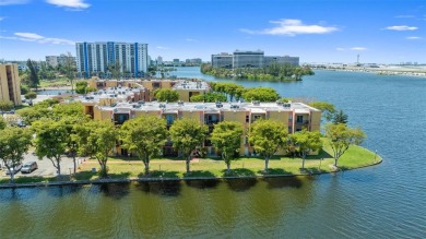 Modern 2-Bedroom / 2-Bathroom Apartment with Stunning Lake View