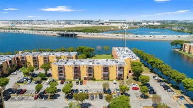 Modern 2-Bedroom / 2-Bathroom Apartment with Stunning Lake View