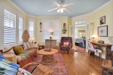 Steps from the sand, fully furnished including a golf cart