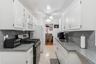 ***Welcome Home*** This Sunny & Bright Spacious 1 Bedroom