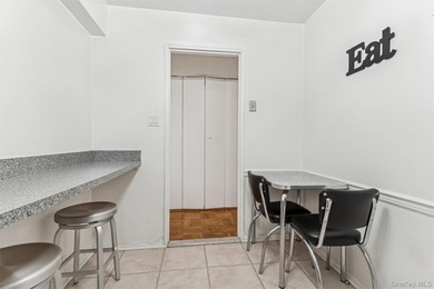***Welcome Home*** This Sunny & Bright Spacious 1 Bedroom