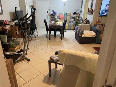 LOVELY AND VERY SPACIOUS 1 BD 1.5 BATH ON THE 2ND FLOOR. BIG EAT