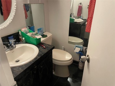 LOVELY AND VERY SPACIOUS 1 BD 1.5 BATH ON THE 2ND FLOOR. BIG EAT