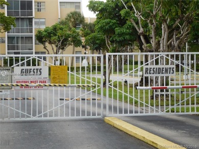 LOVELY AND VERY SPACIOUS 1 BD 1.5 BATH ON THE 2ND FLOOR. BIG EAT