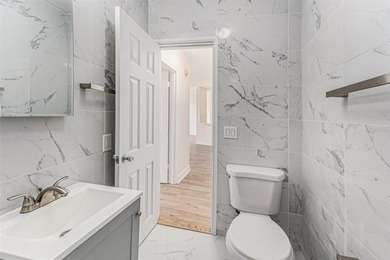 One or more photo(s) has been virtually staged. Welcome to the