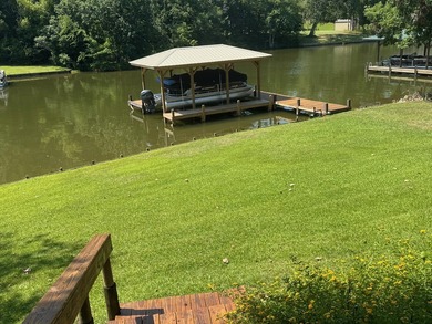 Here's the very best on Lake Greenwood!  This lovely three