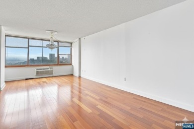 Stunning 2 bedroom and 2 1/2 baths... Luxury Condo with Iconic