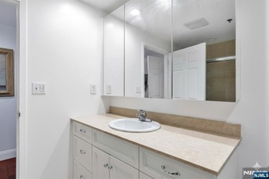 Stunning 2 bedroom and 2 1/2 baths... Luxury Condo with Iconic