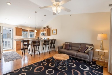 Offering a top floor condo at Bend of the Bay! Spotless two