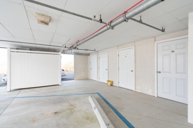 Offering a top floor condo at Bend of the Bay! Spotless two